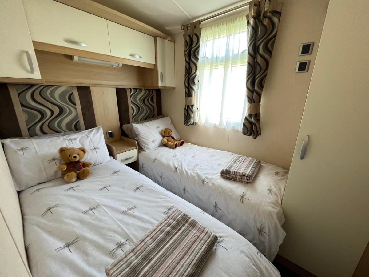 Dragonfly Lodge South Cerney Ngoại thất bức ảnh